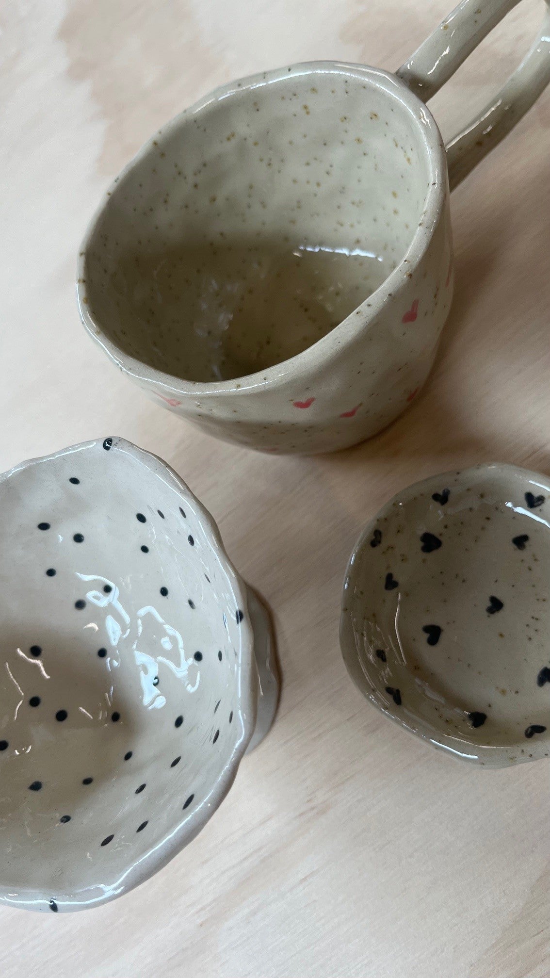 Tre stykker keramik modeleret med pinch metoden hos Kræativet Aarhus